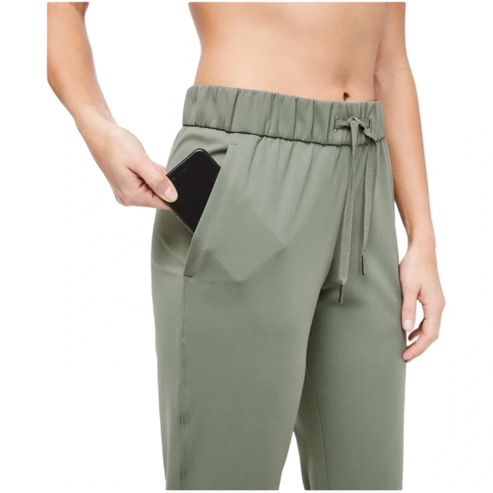Lululemon On The Fly Pant *27"
Grey Sage Athleisure Travel Workout EUC Size 8 - Picture 3 of 10